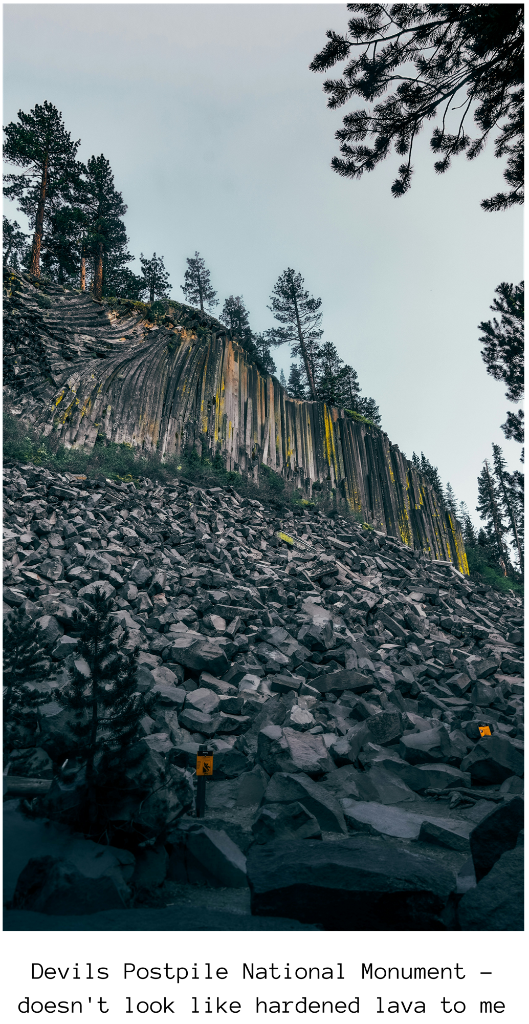 Devils Postpile National Monument - Doesn't Look Like Lava - Organisches Oversize Shirt